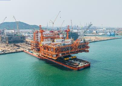 實現(xiàn)多項首創(chuàng)技術(shù) 我國渤海最大海上油氣平臺完工起運
