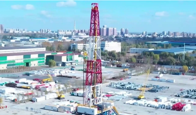 我國(guó)首套智能鉆井系統(tǒng)“長(zhǎng)龍?zhí)枴闭酵队?></a></div><!-- img end -->	<div   id=