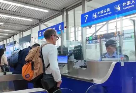 端午假期 入境口岸便捷服務和多彩文旅項目吸引中外游客觀光打卡