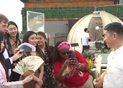 特色游路線、多語(yǔ)種講解機(jī)……入境游便利化舉措讓“中國(guó)游”更“絲滑”