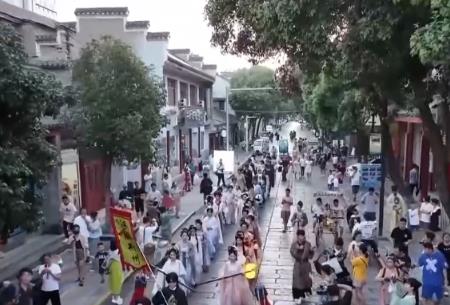 文化“活起來”經(jīng)濟(jì)“火起來” “傳統(tǒng)節(jié)日+”讓“老”傳統(tǒng)蝶變“新”風(fēng)口