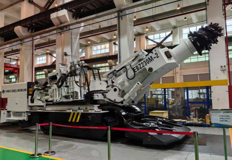 全國(guó)首套懸臂式智能化掘錨機(jī)器人成功應(yīng)用