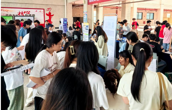 如何促進人才供需精準對接？