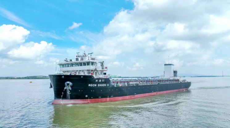 生活垃圾高效處理 中船公司新一代集裝箱環(huán)保運(yùn)輸船交付