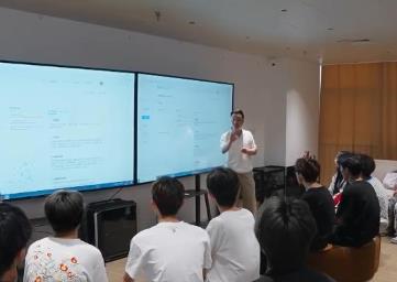 精準幫扶、服務(wù)“不斷線”……多舉措為高校畢業(yè)生就業(yè)“鋪路搭橋”