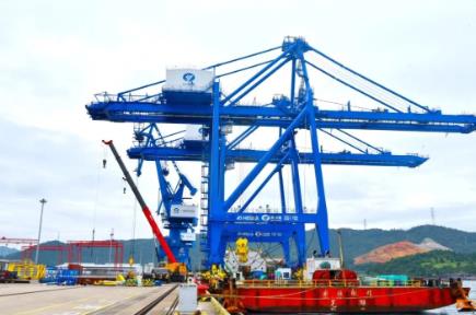 “無人碼頭”運(yùn)輸忙 科技賦能港口提“智”增效