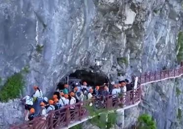 古老習(xí)俗“活”起來、“避暑+探險”“火”起來 暑期文旅熱力全開