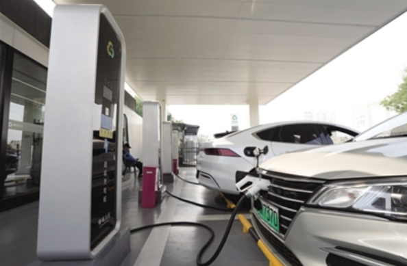 超充+換電 新能源汽車補能“雙軌并行”