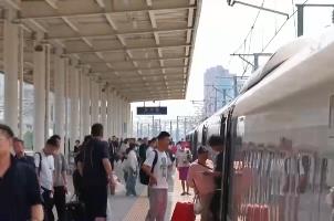 新列車運行圖勾勒出一條條旅游新通道 “高鐵+文旅”掀消費熱潮