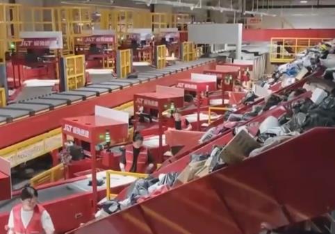 物流向“新”向“智”激活消費(fèi)新潛能 小包裹跑出“加速度”助推物暢其流