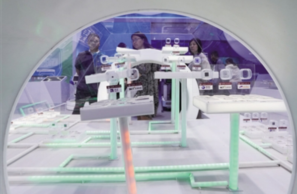 拓展技術(shù)應(yīng)用場(chǎng)景 推動(dòng)行業(yè)智能化升級(jí)  汽車產(chǎn)業(yè)與具身智能“雙向奔赴”