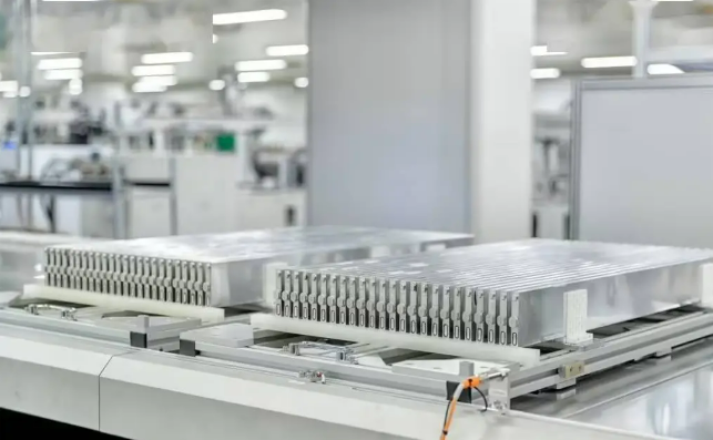 固態(tài)電池研發(fā)面臨多重技術(shù)考驗(yàn)