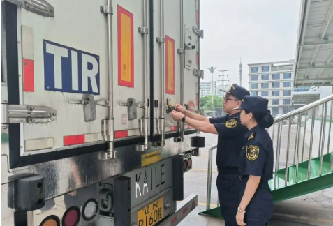 浙江至中亞首條國(guó)際公路運(yùn)輸線路開通