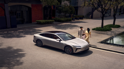 10-15萬(wàn)內(nèi)選第一臺(tái)電動(dòng)轎跑？年輕人：這臺(tái)“社交神器”才是心頭好！?