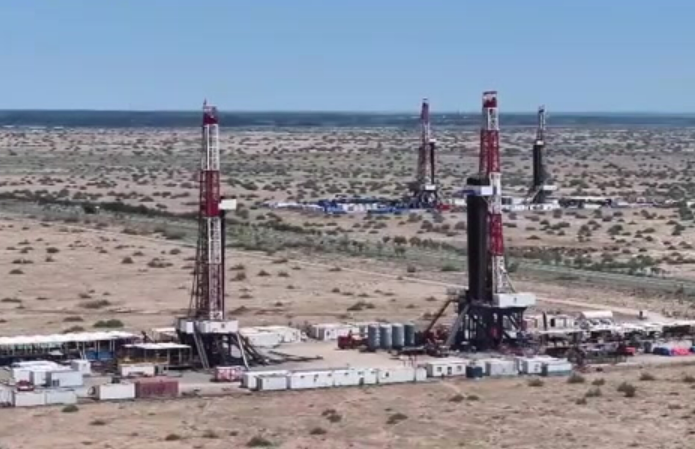 首破5000噸 新疆吉木薩爾頁(yè)巖油日產(chǎn)量創(chuàng)新高