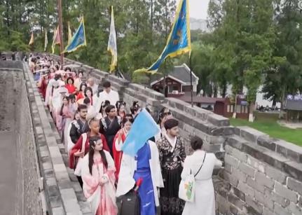 各地文旅場景“上新”活躍“夏日經(jīng)濟” 新供給激發(fā)暑期消費新活力