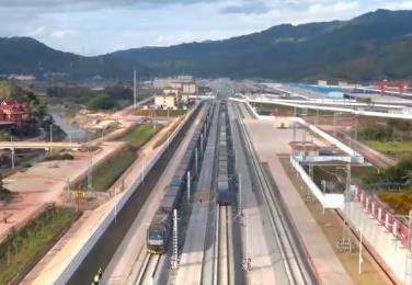 上半年中老鐵路跨境運輸創(chuàng)歷史新高 “黃金大通道”作用持續(xù)顯現(xiàn)