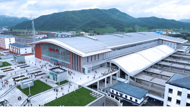 新舊“接力” 運(yùn)力提升 沈白高鐵通化站開(kāi)通運(yùn)營(yíng)