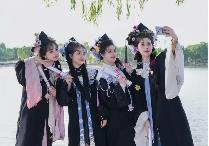 “畢業(yè)照”興起“國風熱”