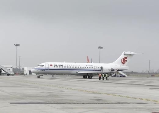 國(guó)產(chǎn)飛機(jī)C909身披“五星紅旗”執(zhí)行國(guó)際商業(yè)航班 開(kāi)啟運(yùn)行“next level”