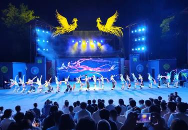 熱鬧的“村晚”樂云端