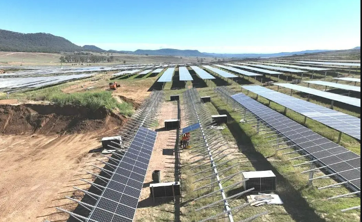 “電”亮澳洲 京能國(guó)際澳大利亞沃拉光伏項(xiàng)目全容量并網(wǎng)發(fā)電