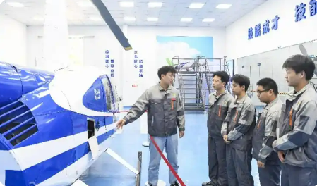 低空經(jīng)濟人才稀缺 亟需“六邊形戰(zhàn)士”