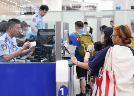 橫琴口岸僅半月超百萬人次 “橫琴+澳門”暑期跨境游持續(xù)升溫