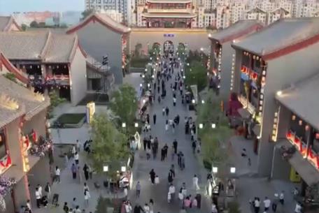 夜市、夜游、“夜戲水”……繽紛“夜經(jīng)濟(jì)”激發(fā)夏日文旅新活力