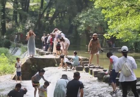 各地不斷“上新”打造夏季旅游新名片 “暑期經(jīng)濟(jì)”燃動消費(fèi)“熱”力