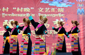 “村晚”傳遞鄉(xiāng)音鄉(xiāng)情助鄉(xiāng)村文化四季常青