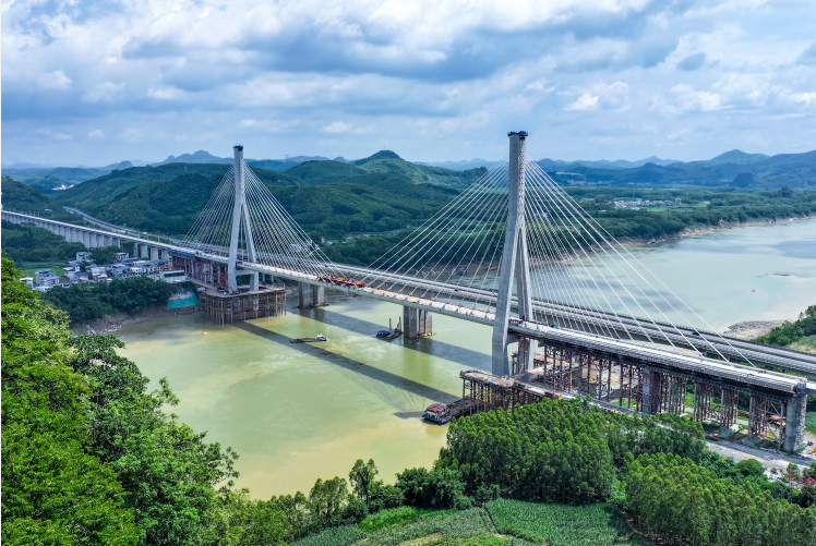 “毫米級(jí)”精準(zhǔn)合龍！柳梧鐵路盤龍柳江特大橋取得突破性進(jìn)展