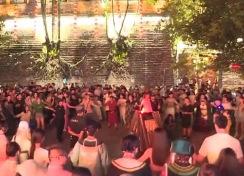 夜間新場景升級、群眾體育活力足 多業(yè)態(tài)融合發(fā)展燃動暑期文旅消費“熱”