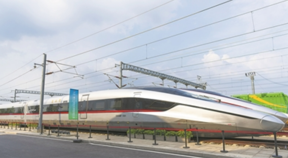 時(shí)速400公里，中國高鐵駛?cè)搿盁o人區(qū)”