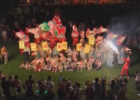 暑期文旅市場“百花齊放” “夜經(jīng)濟(jì)”引領(lǐng)夏日消費熱潮