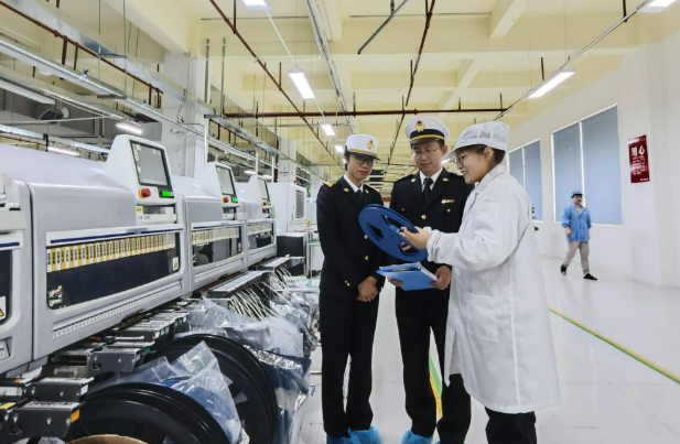 ?今年上半年廣東保稅維修進(jìn)出口值261.72億元 為外貿(mào)發(fā)展注入新動(dòng)能