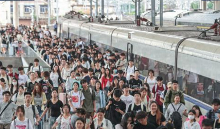 今年上半年我國交通出行人數337.6億人次，同比增長4.2%