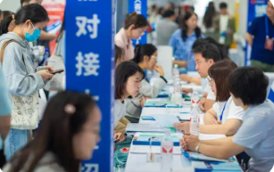 新興產(chǎn)業(yè)“搶人”現(xiàn)代服務(wù)業(yè)“吸才”——產(chǎn)業(yè)變革下的就業(yè)市場新動向