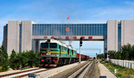 內(nèi)蒙古二連鐵路口岸今年進(jìn)出口運(yùn)量突破1000萬(wàn)噸