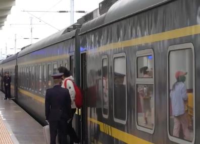 推著自行車上火車、晚上睡覺(jué)白天游玩 特色服務(wù)讓山水之約有了全新打開(kāi)方式