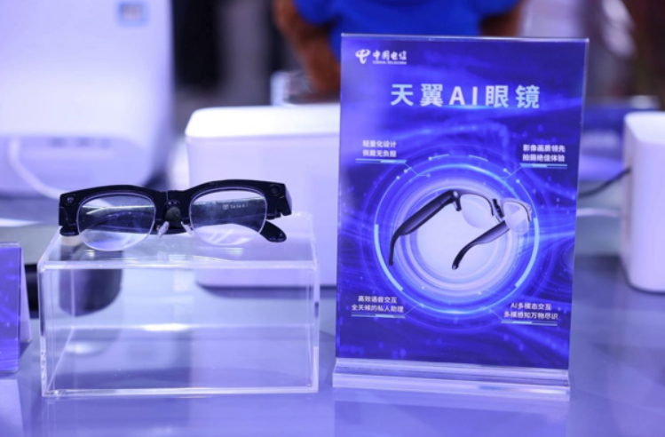 中國電信天翼AI發(fā)布首款A(yù)I眼鏡 星辰大模型開啟第一視角智能交互新時代