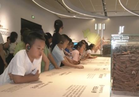 “自然文化+智能科技”研學(xué)項(xiàng)目走俏 海外研學(xué)團(tuán)來華熱度攀升