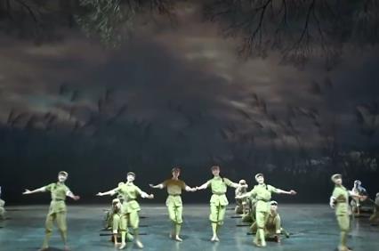 暑期紅色題材演出市場(chǎng)火熱 “東方美學(xué)+歷史文化”圈粉年輕觀眾引發(fā)觀演熱潮？