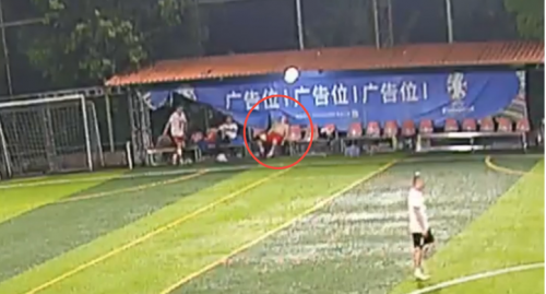 僅隔三個(gè)月！安保醫(yī)療AED球場二次救人！