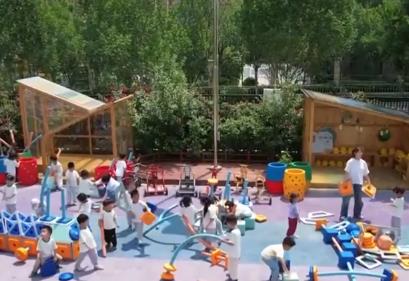 政策一“小步” 長(zhǎng)遠(yuǎn)發(fā)展一“大步” 逐步推行免費(fèi)學(xué)前教育意義重大