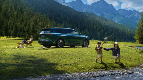 2026款東風奕派eπ008六座版：大空間與高安全的完美融合