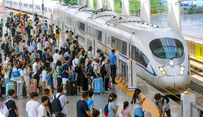 暑運鐵路客流高位運行 旅客發(fā)送量超6億人次