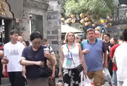 逛景點(diǎn) 品美食 世運(yùn)會帶動文旅消費(fèi)熱