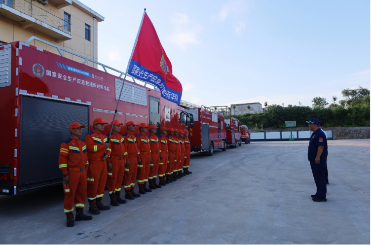 新興際華奔赴內(nèi)蒙古開(kāi)展排澇救援 累計(jì)排水量突破百萬(wàn)立方米