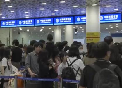 簽證便利化、“避暑游”“夜經(jīng)濟(jì)”釋放吸引力 “中國游”成暑期“熱”體驗(yàn)